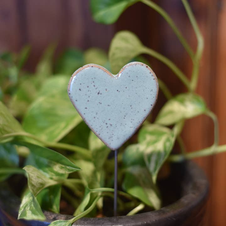 Plant Buddies - Heart for wholesale by Mud & Maker