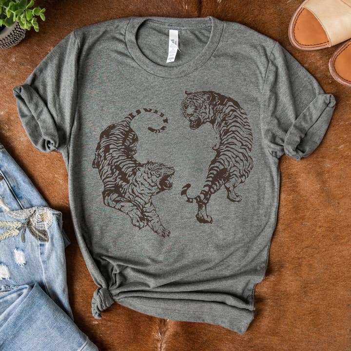 T-shirt grafica con tigre boho tendenza Tiger per la vendita all'ingrosso da parte di Par.tees by Party On!