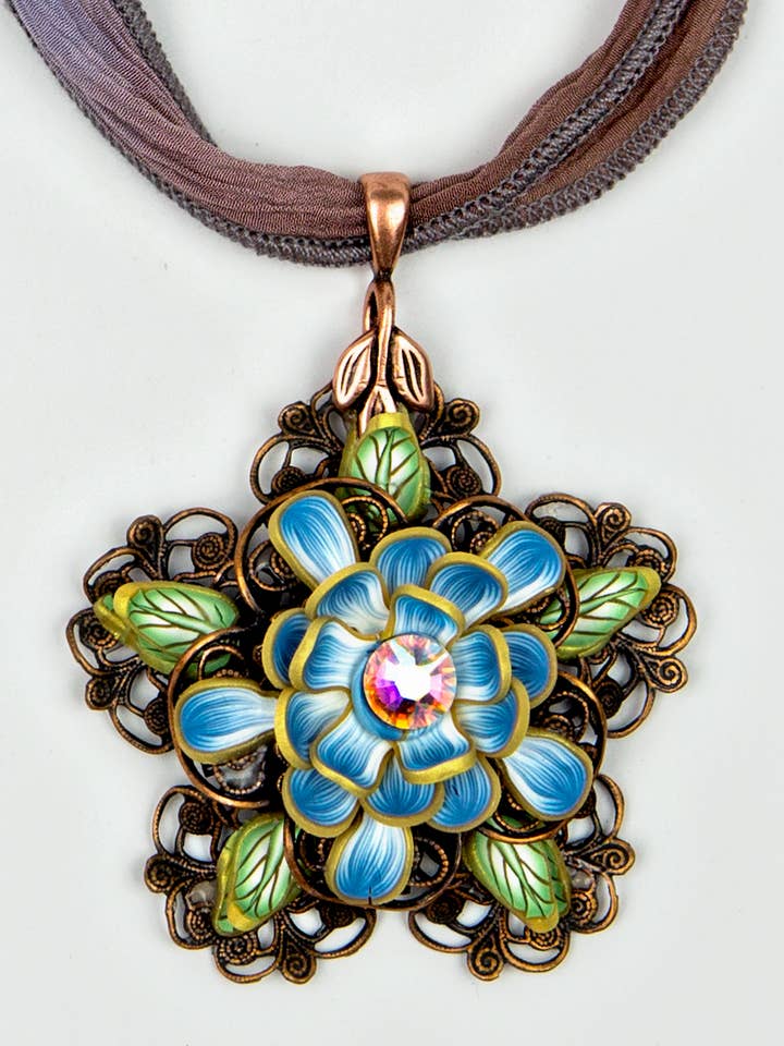 Floral Anhänger groß - Soft Chambray für den Großhandel von Petal Pushers by Janet Pitcher