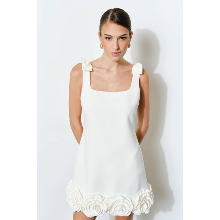 Robe courte à bretelles nœud et rosette. pour la vente par INA