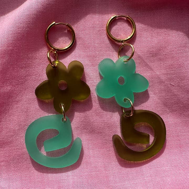 Mazelle Örhängen//Grön och Genomskinlig Olive för wholesale av Emeldo