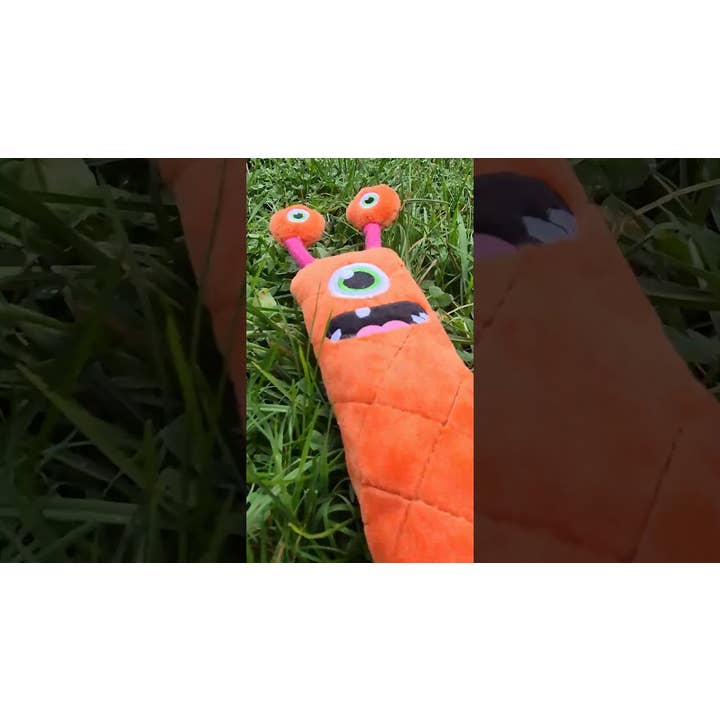 Dog Comets Invaders Orange M for wholesale on Faire3