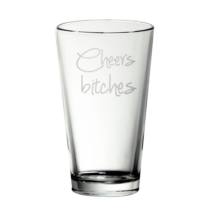 Bicchiere da pinta Cheers Bitches per la vendita all'ingrosso da parte di Mixing Spirits