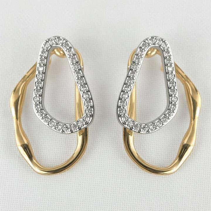 Boucles d'oreilles clous en ligne irrégulière en zircon cubique pour la vente par Ellemadera