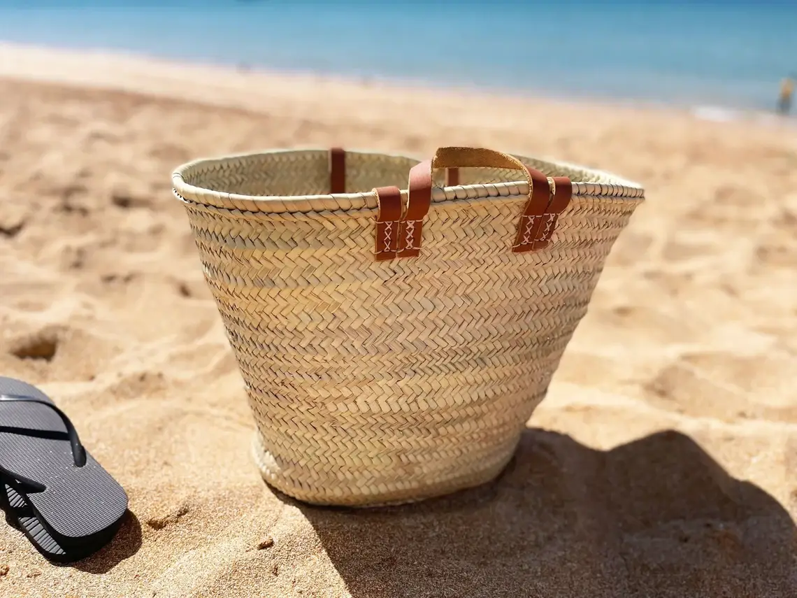 HandmadeBestSeller – Großhandel Strandtaschen – FRANZÖSISCHER KORB mit doppelten flachen Ledergriffen, Korbtasche5