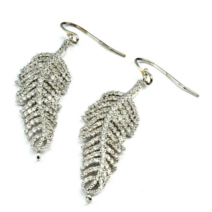 Boucles d'oreilles en plumes pavées Abigail pour la vente par Christy Jean Boutique