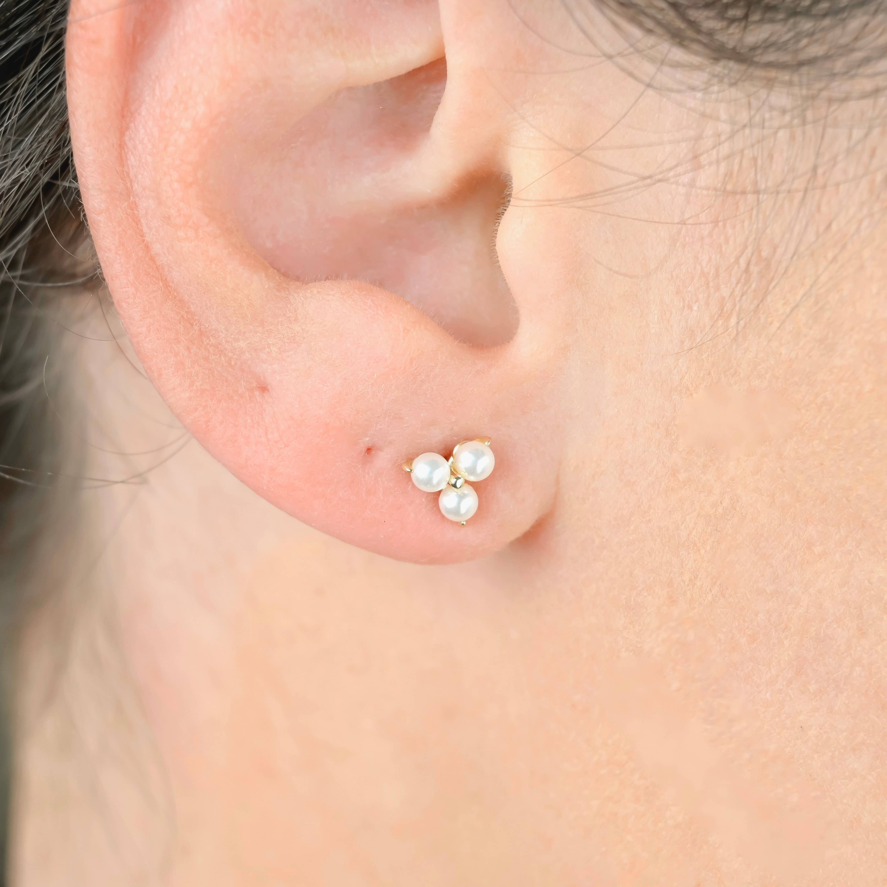 Blueyejewelry – wholesale Stud/post earrings – Pearl Cluster Studs - Sterling Silver Pearl Clover Earrings4