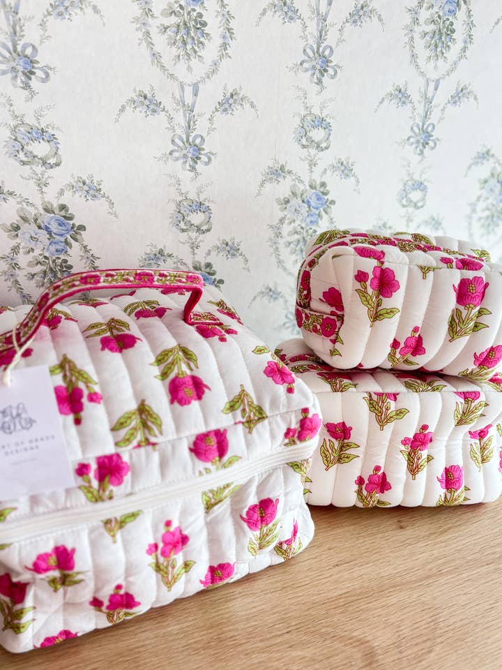 Magnolia Luxe | Trousse de toilette matelassée - ensemble de 3 pour la vente par Heart of Grace
