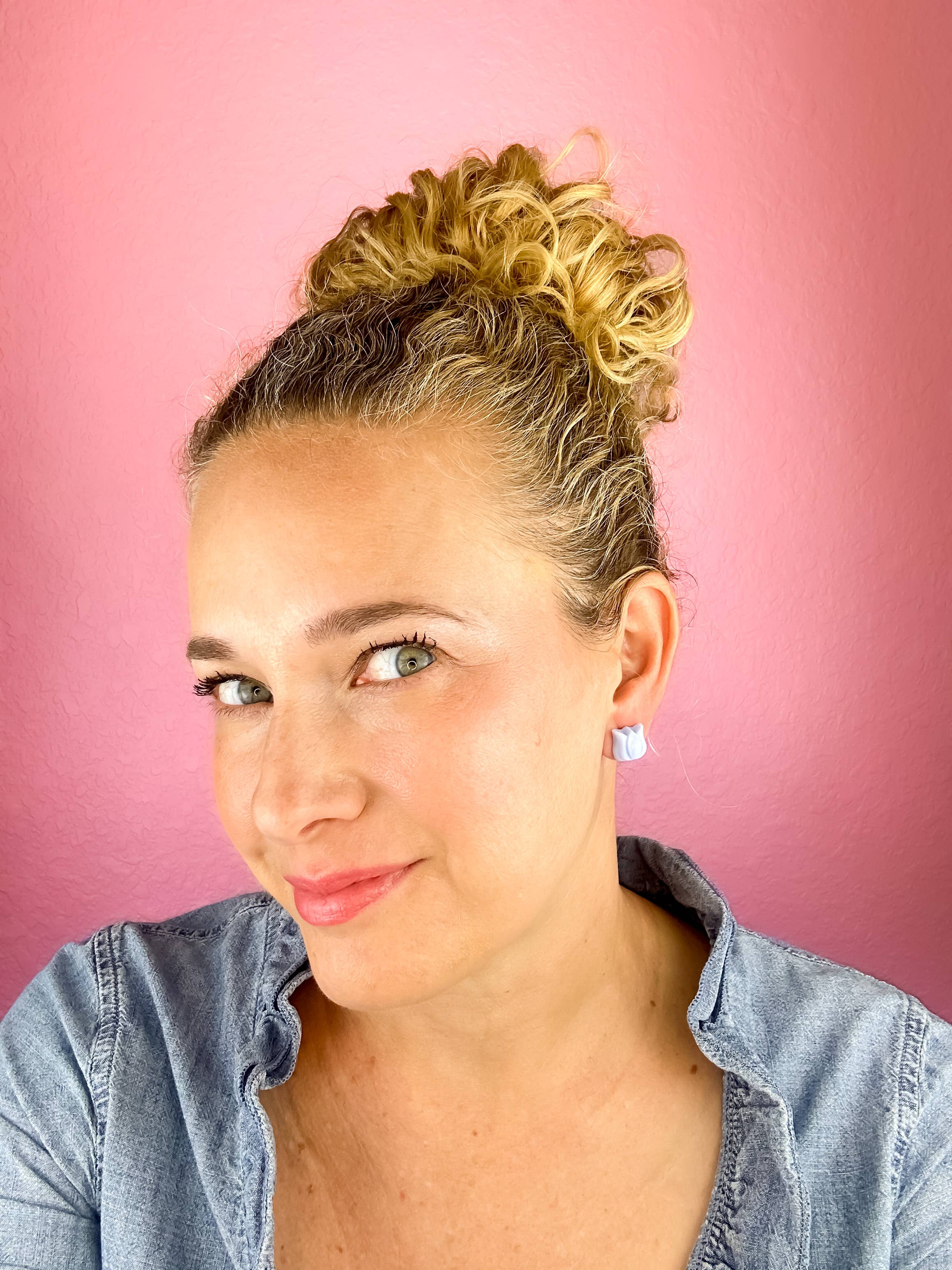 rosie + belle - Wholesale Stud/Post Earrings - Periwinkle Tulip Vintage Button Earrings1