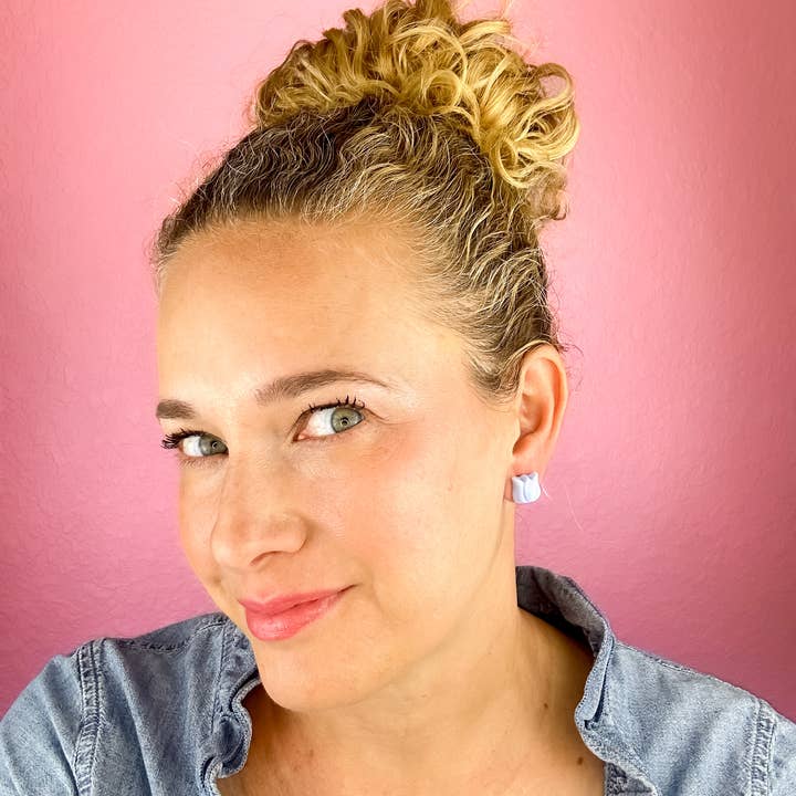 rosie + belle - Wholesale Stud/Post Earrings - Periwinkle Tulip Vintage Button Earrings1