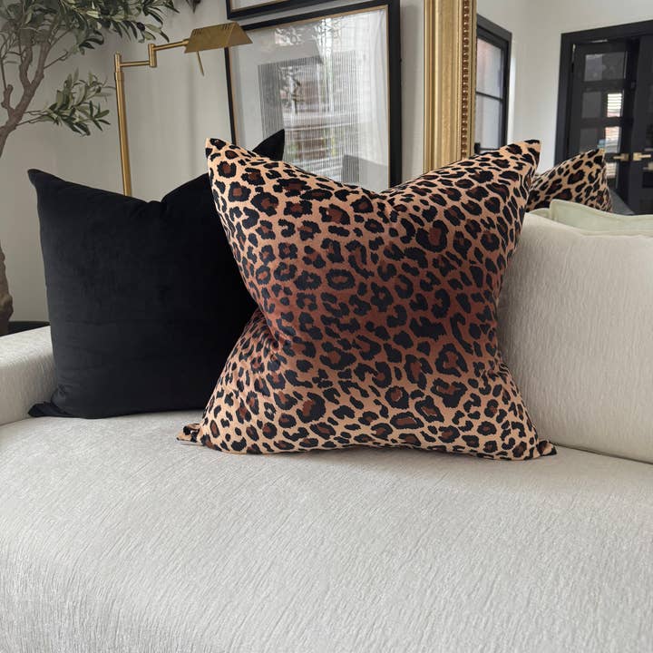 Visually Rich Home - Wholesale Throw/decorative pillow - Leopard Velvet Pillow5