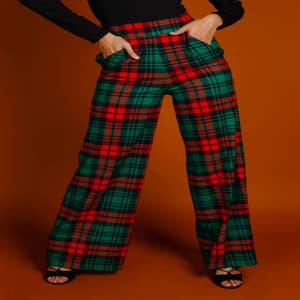 Wholesale Womens High Waist Sculpting Treggings With Front Pockets - Black  & Red Plaid