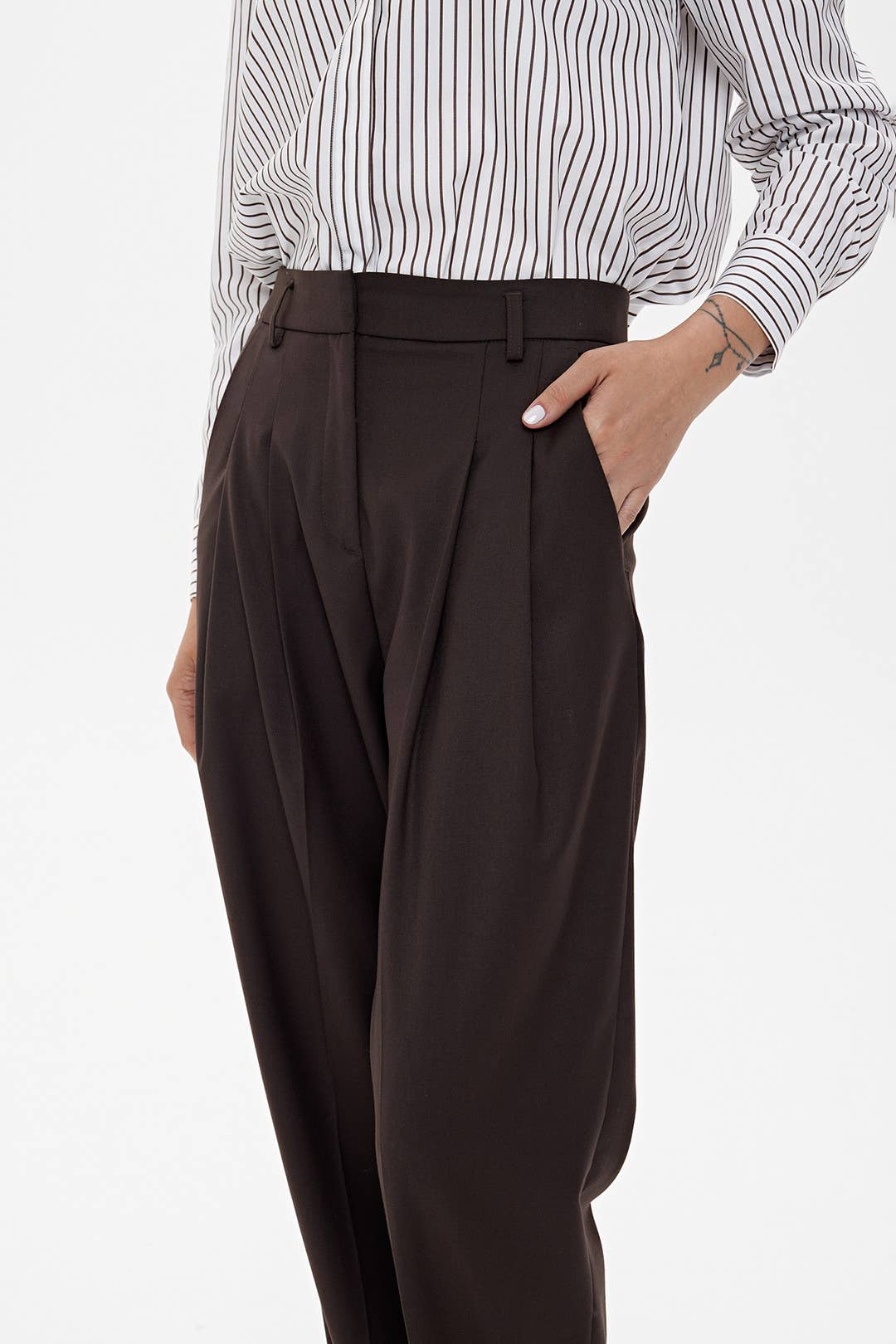 CAPSULE by Agnė Gilytė - Wholesale Pants - Women's - Trousers 'SEATTLE | relaxed straight-leg in chocolate brown4