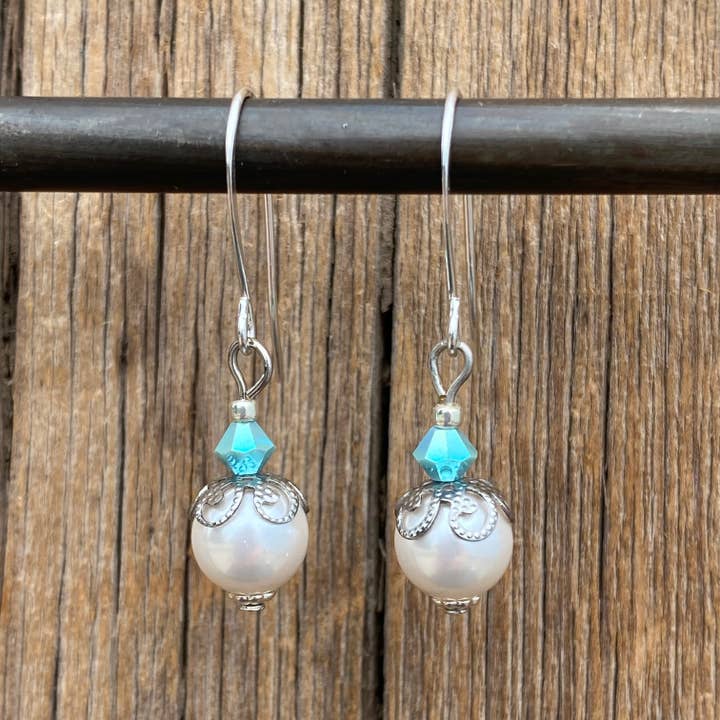 Boucles d'oreilles crochet Big Sky Pearl pour la vente par Cool Water Jewelry