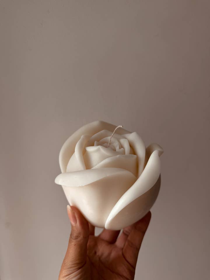 Bougie énorme bouton de rose senteur fleur de cerisier pour la vente par My Milky Candle