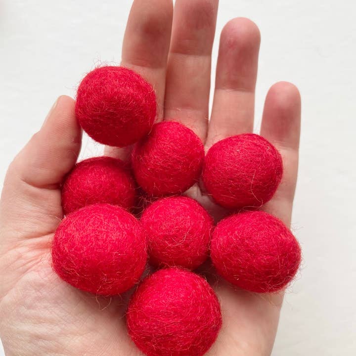 Wool Jamboree - Wholesale Craft Supplies - 1950s Christmas - 2.5 cm Felt Balls4