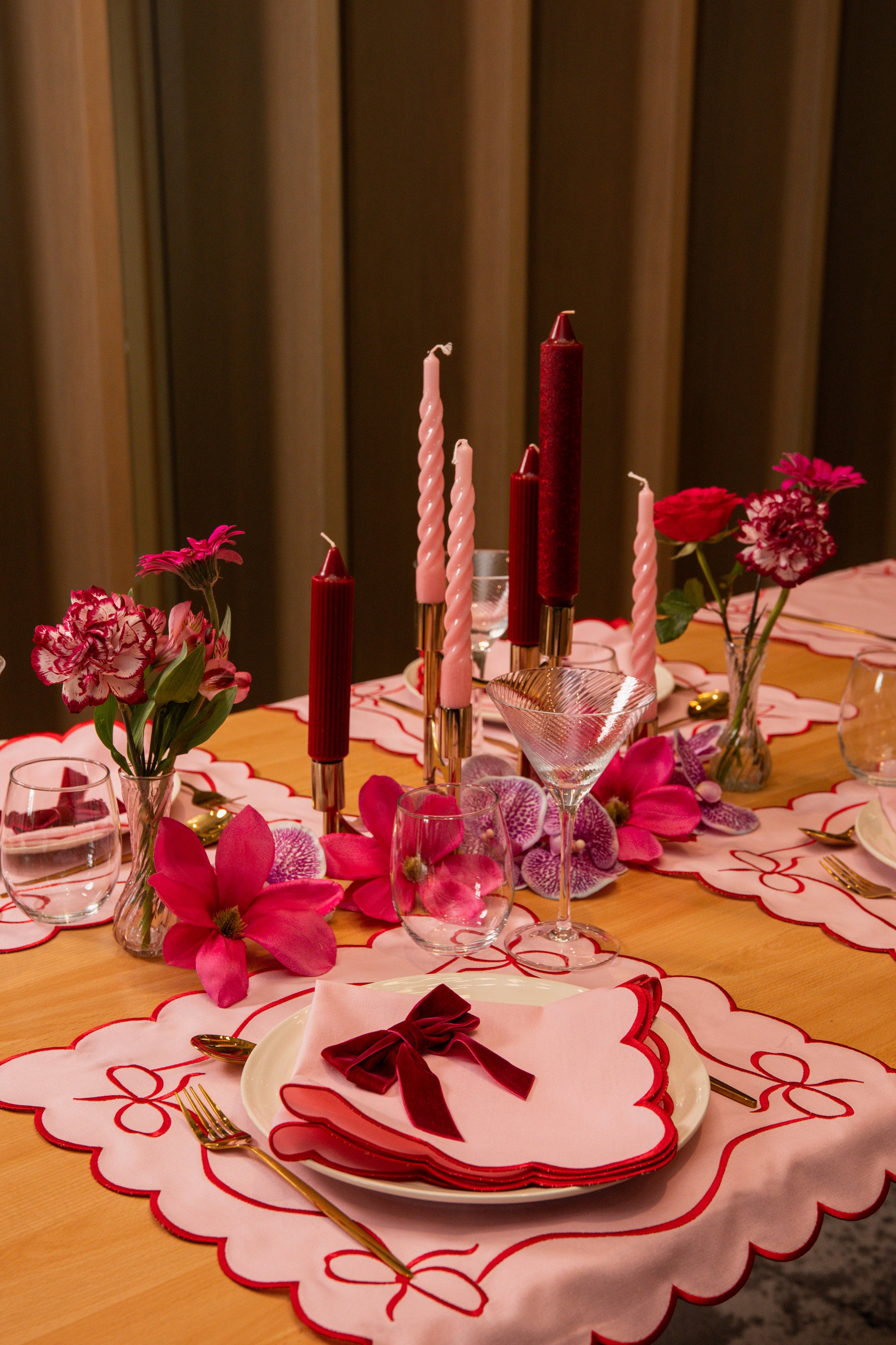 Top Tables Retail – wholesale Middags- och tygservett – Isobel Scallop Servetter - Rosa/Röd • Set om 63