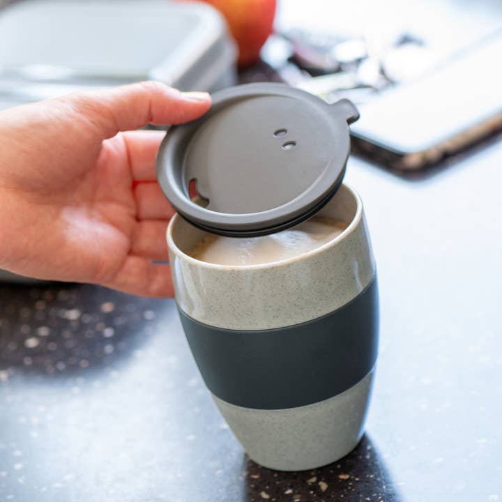 Thermal mug with lid AROMA TO GO 2.0 for wholesale by Koziol ideas for friends GmbH