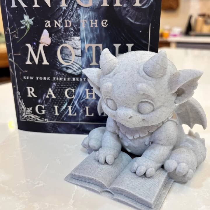 Adorable Bartholomew lisant un livre, Le Chevalier et le Papillon de Nuit pour la vente par The Printed Maniac