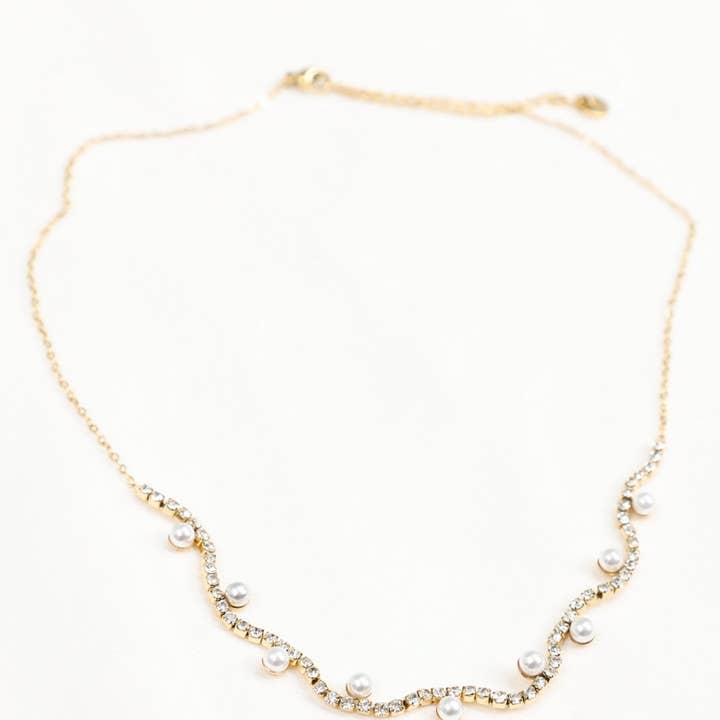 Collana a Catena Dorata con Perle Bianche e Strass per la vendita all'ingrosso da parte di JOYA