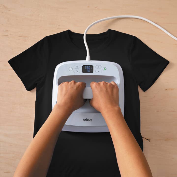 Graine Créative - Wholesale Sublimation Transfer - CRICUT - CORAL IRON-ON 30.5CMX61CM9