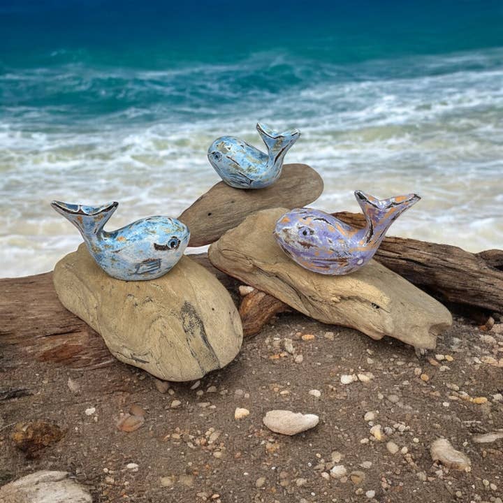Batik Indah – Estatueta decorativa por atacado – Baleia esculpida em madeira pintada em suporte de madeira2