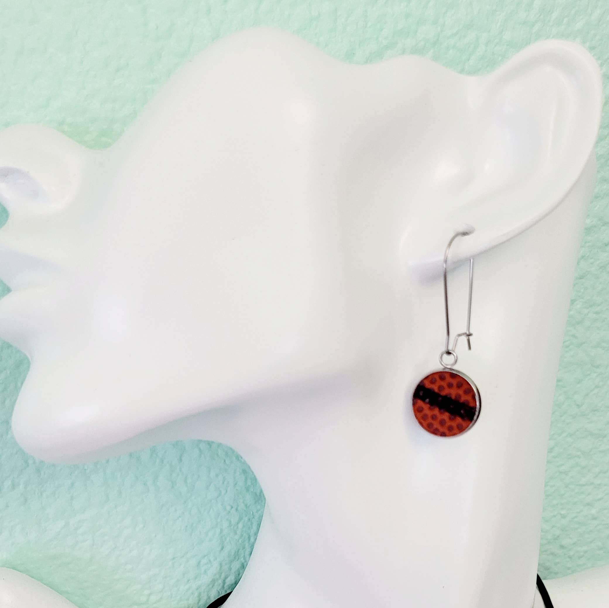 Home Run Accessories - Venta al por mayor Pendientes colgantes - Pendientes de baloncesto reales, pendientes de alambre para orejas de riñón1