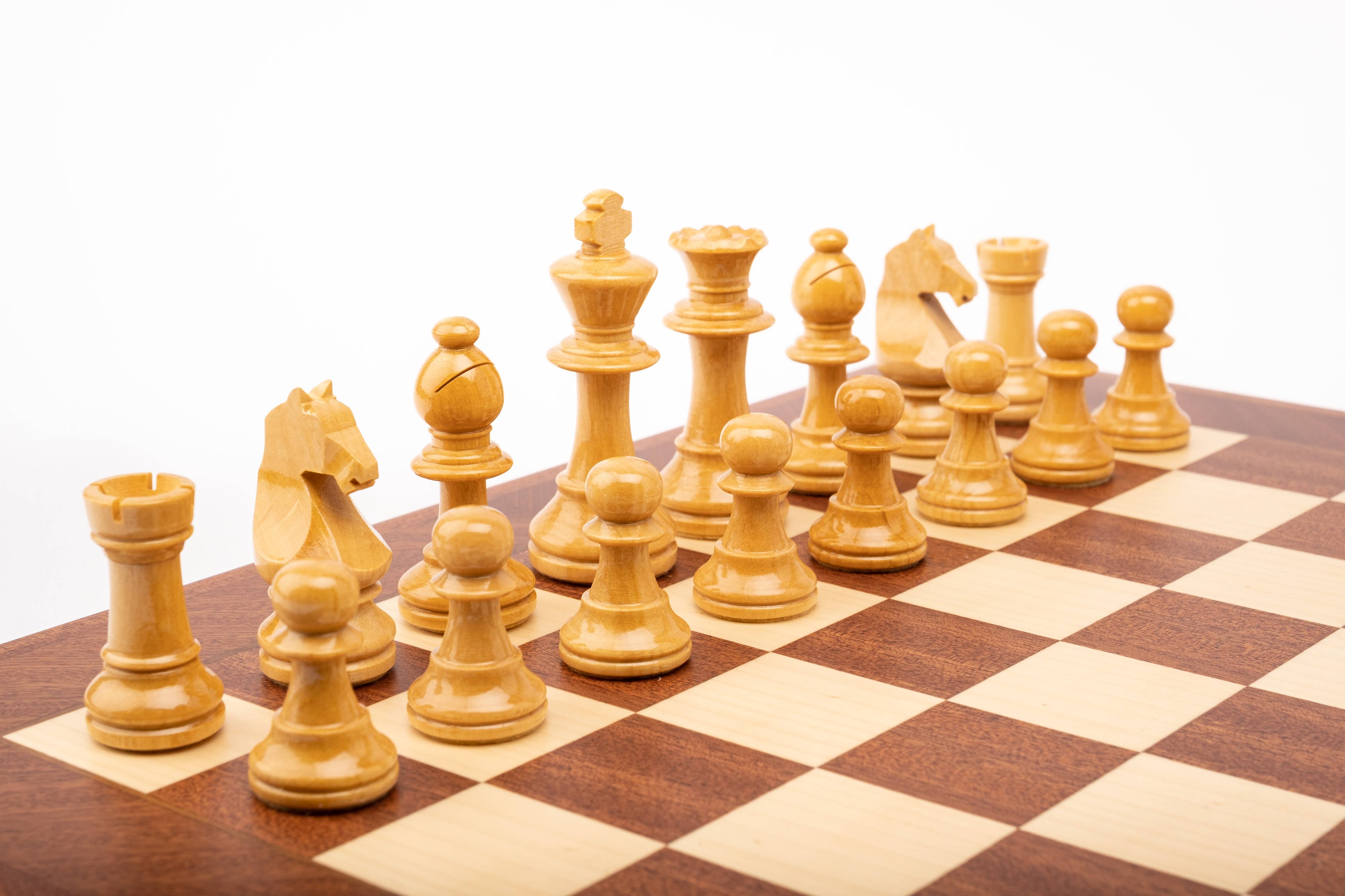 MORA CHESS – Großhandel Brettspiele – Staunton Europa Nr. 5 Schachfiguren – Mahagoni2