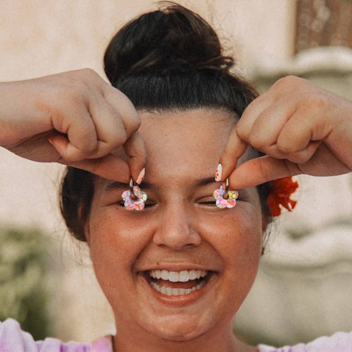 Créoles Fleur Bubble Gum pour la vente par Les Nicolettes