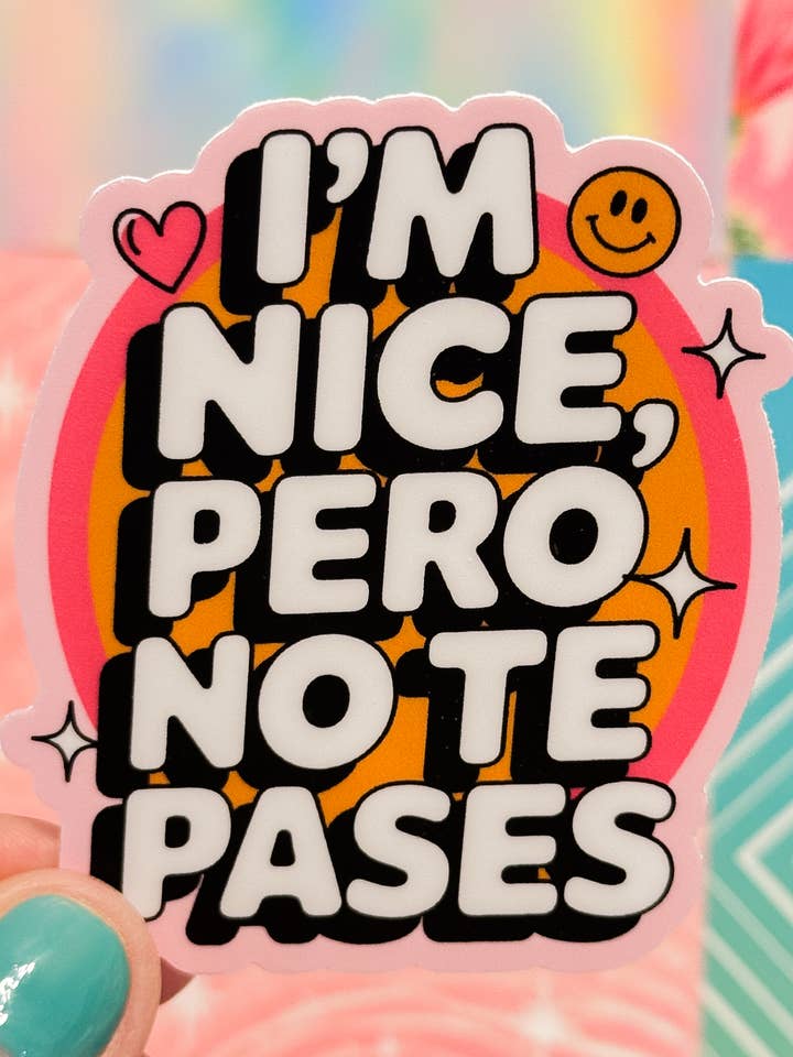 Je suis gentil mais ne dépasse pas Sticker en vinyle imperméable pour la vente par Oh So Latina