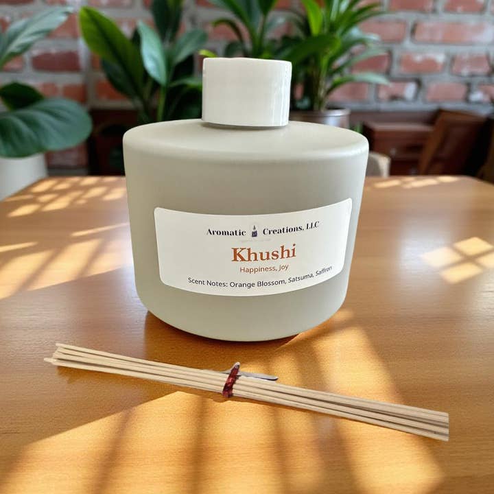 Diffuseur à roseaux Khushi pour la vente par Aromatic Creations, LLC