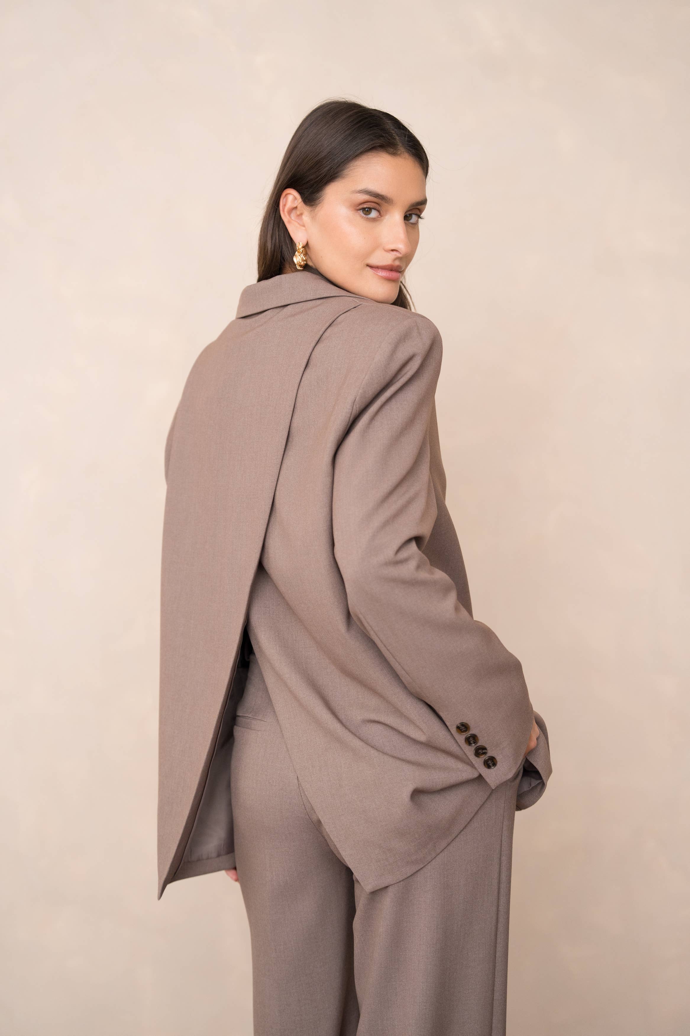 Attentif Paris - Wholesale Blazer - Women's - Oversized double-breasted jacket with back opening38