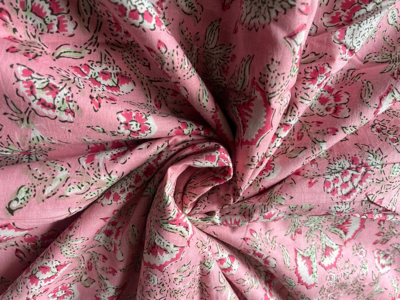 Bhawana Handicrafts – Großhandel Textilfarbe – Kleider, Kissen, Bastelgardinen, Sommerkleider, Stoff, Blumen3