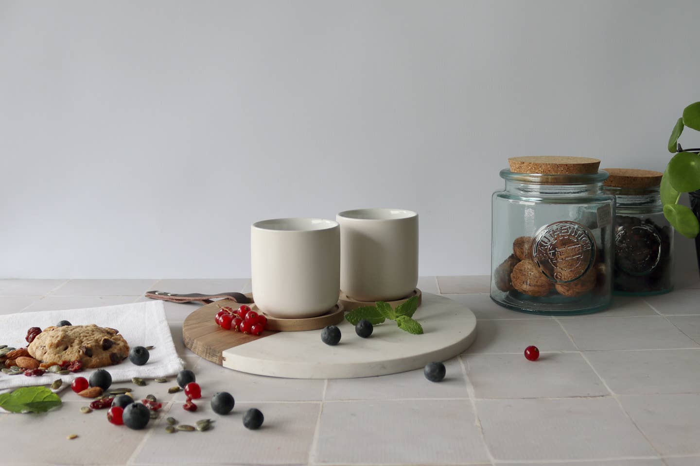 Ogo living - Wholesale Coffee Mug - Enzo set of 2 porcelain cups with acacia holder 25 cl1