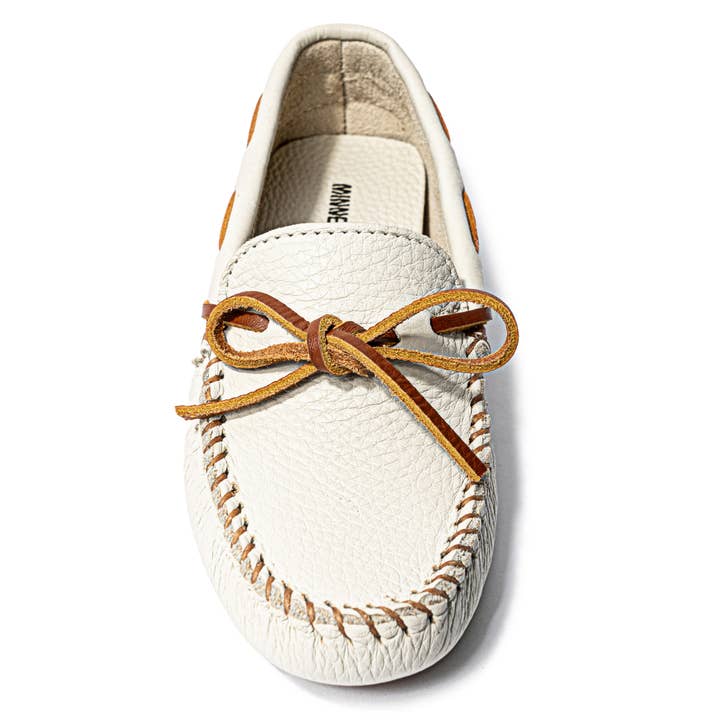 Minnetonka - Wholesale Loafers - Women's - Women's Classic Leather Driver Moccasin Loafer9