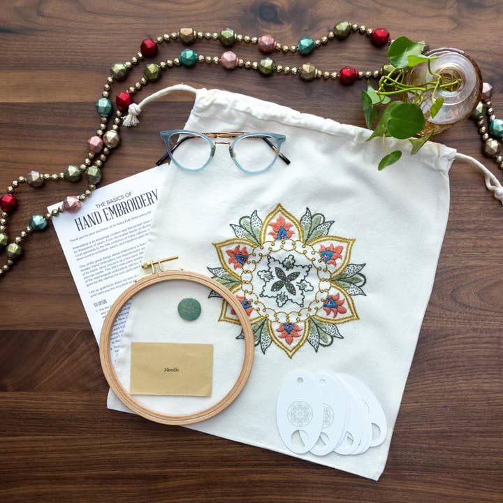 NOVITÀ! Kit borsa per progetti di ricamo Thessaly Floral per la vendita all'ingrosso da parte di Avlea Folk Embroidery