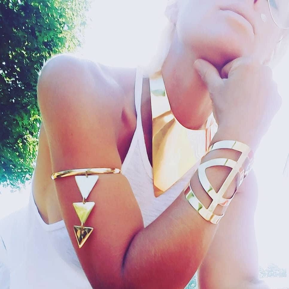 Bisjoux - Vente Collier ras-de-cou - Collier plastron moderne triangulaire en laiton7