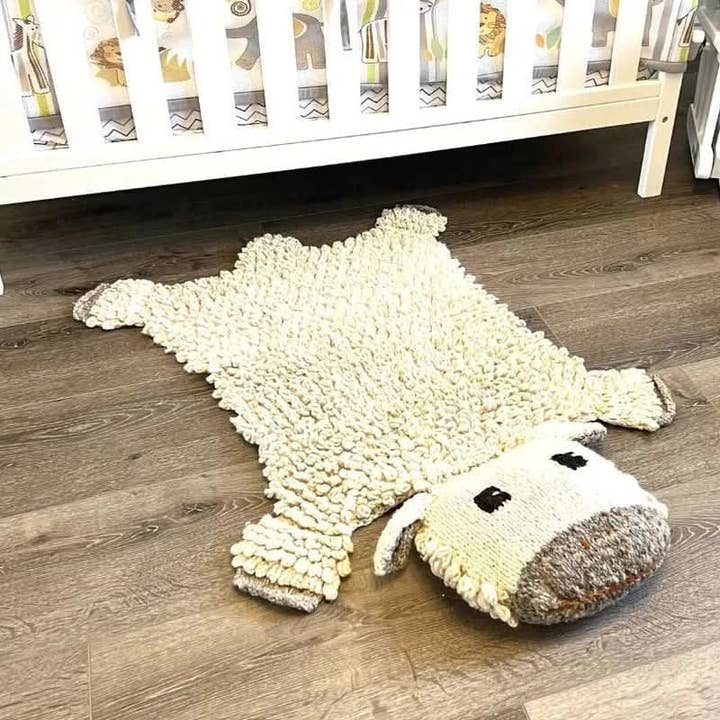 Tapis de jeu en laine biologique + Tapis de chambre d'enfant | Mouton pour la vente par Finn + Emma
