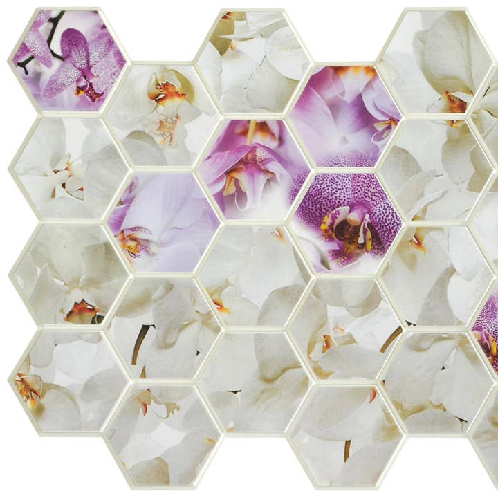Mosaïque d'Orchidée Hexagonale Faux Blanc Violet, 3,2 pi x 1,6 pi, Panneau Mural 3D en PVC, Décoration de Panneaux Muraux de Design Intérieur, 5,2 pi² - Unité pour la vente par Dundee Deco