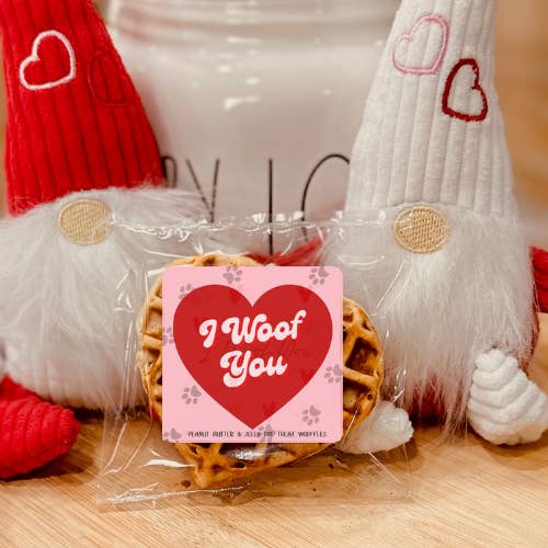 Friandise gaufrée pour chien Valentine pour la vente par RUFFS AND BONES