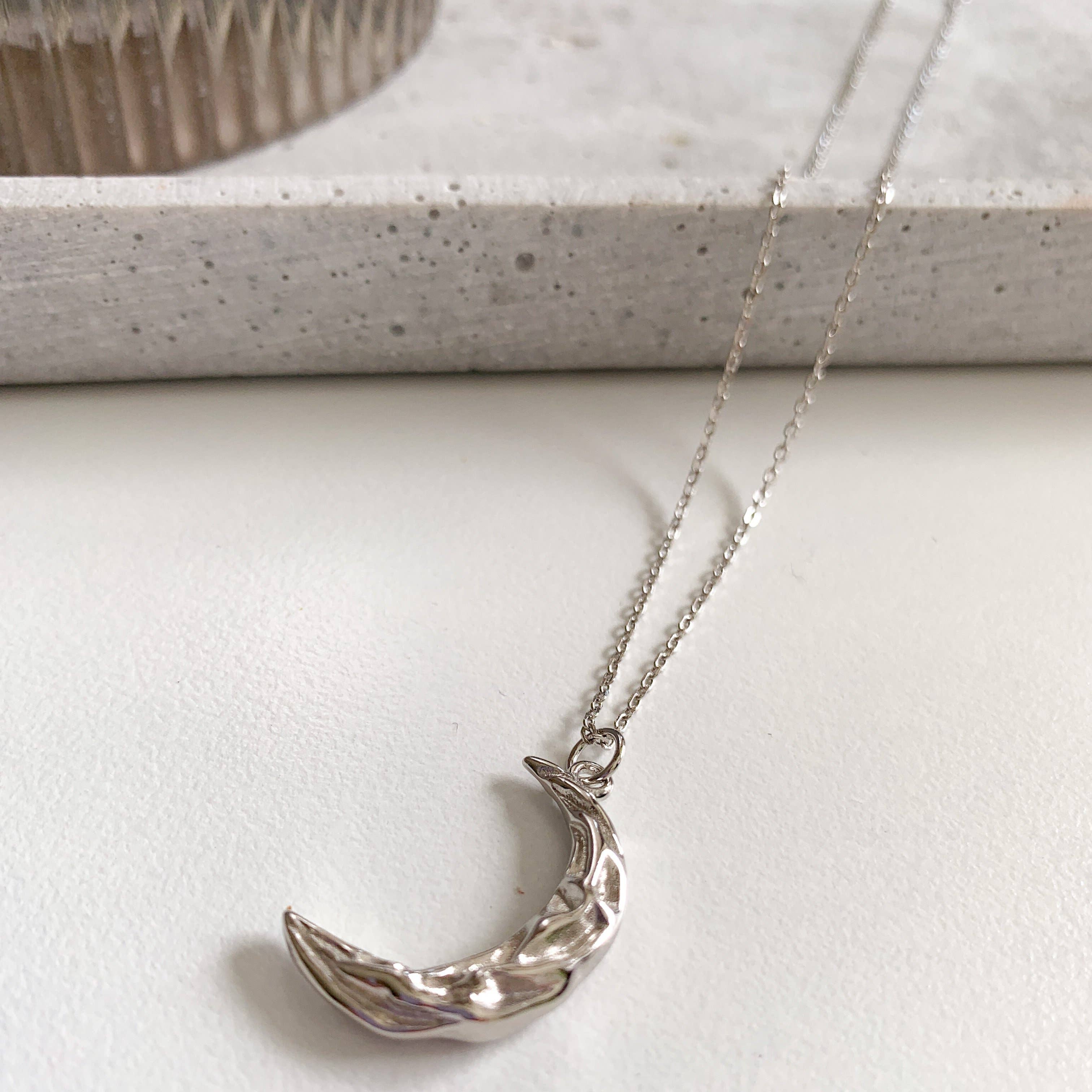 Love Local Jewelry - Venta al por mayor Collares con colgantes/abalorios - Collar Matea con colgante de luna y longitud ajustable7