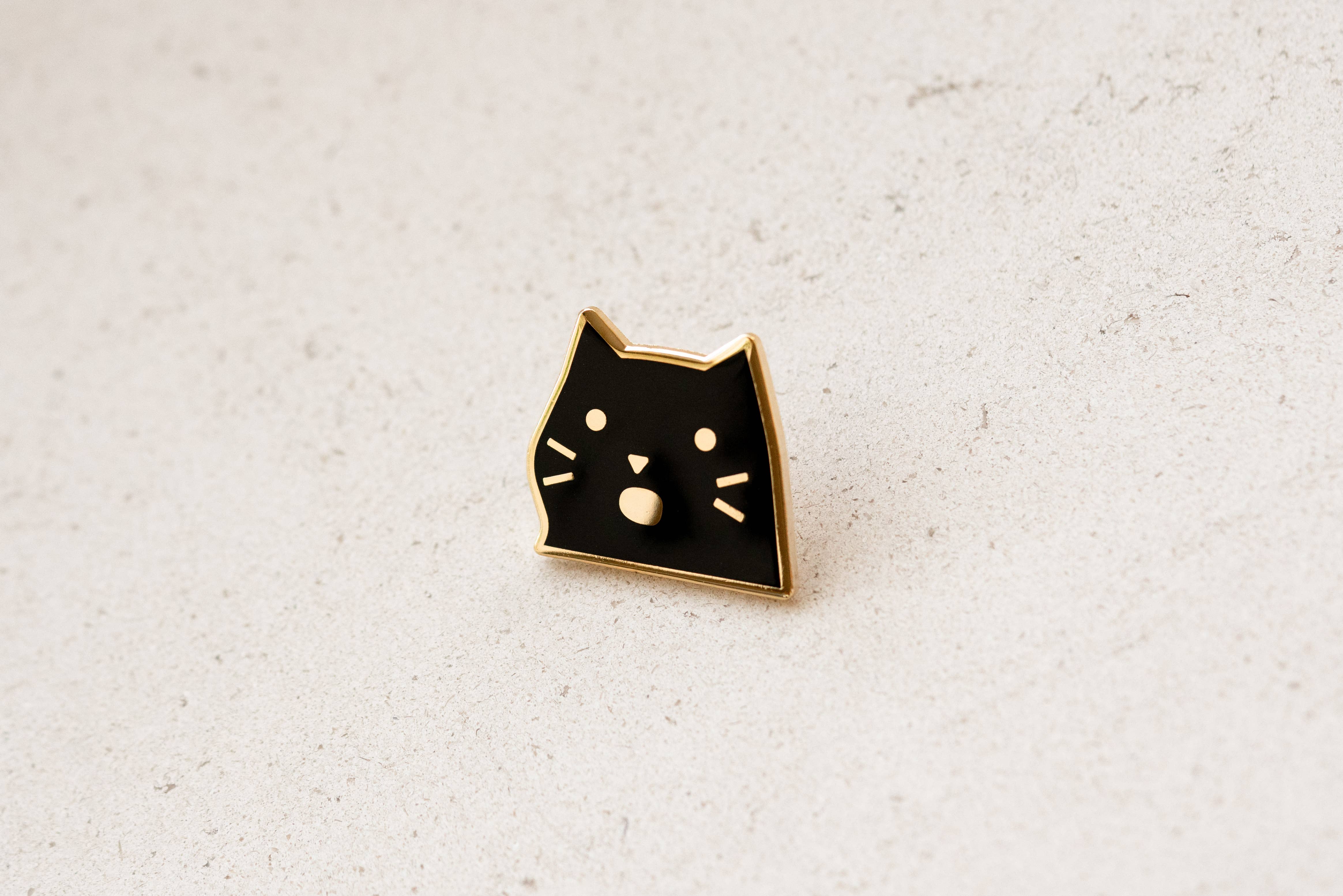 Everyday Olive - Wholesale Lapel Pin/Button - Surprised Cat Pin0
