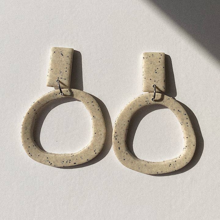 Boucles d’oreilles Harri en pâte polymère pour la vente par Tai Day Studio