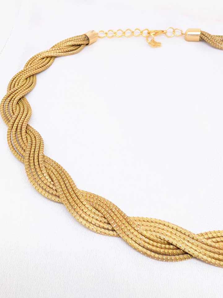 Collar oro vegetal ajustable - RAKAIA - Biojoya Capim dourado - Joya sostenible natural hecha a mano - Semirrígido - Diámetro 13cmx1,3cm - SLOWECO para venta al por mayor de SLOWECO