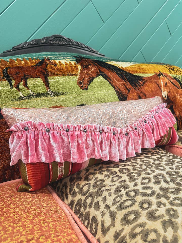 Harper Pillow - Diamant Cerise 10x26 pour la vente par Silverado Apparel