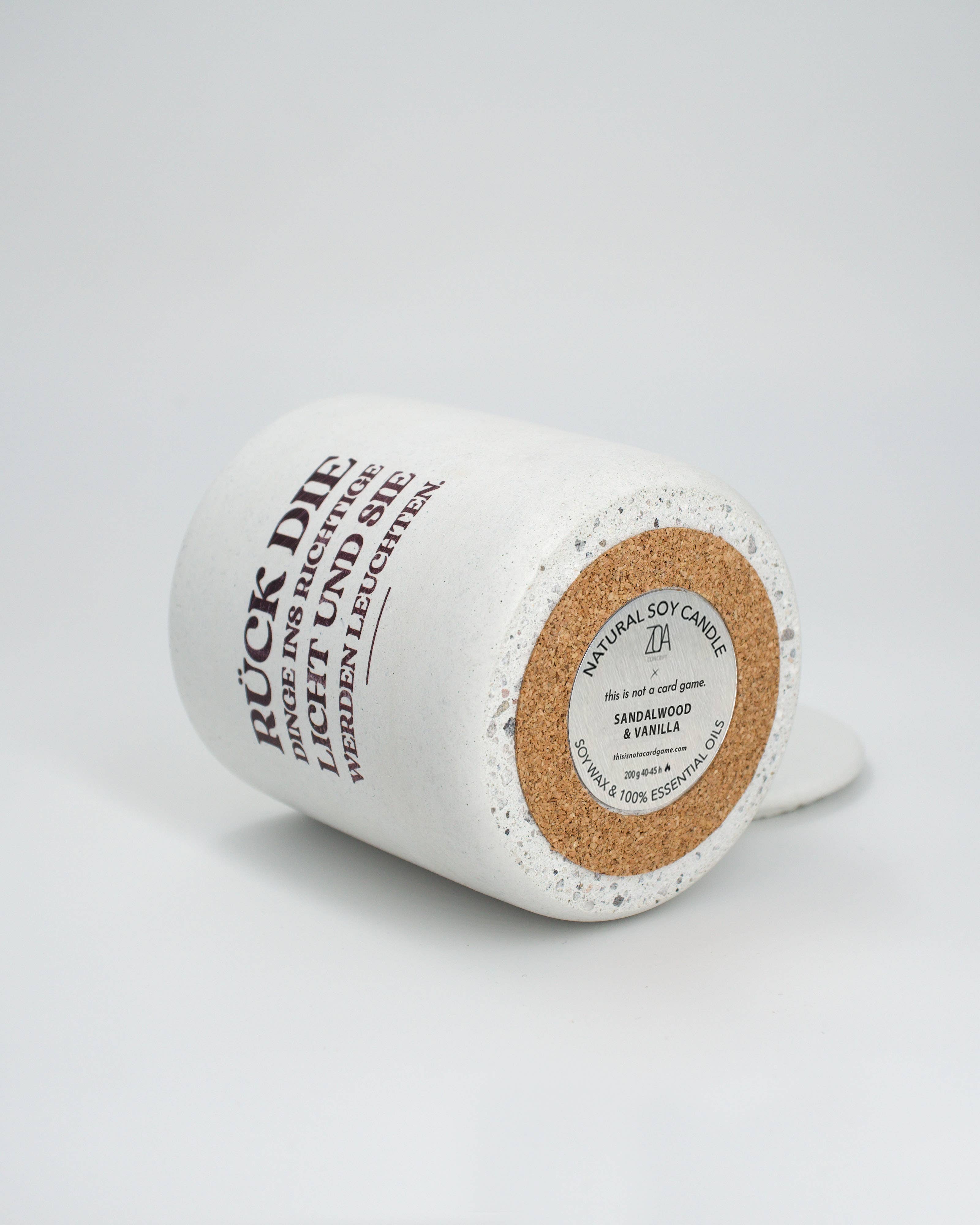 this is not a card game. - Wholesale Jar/Filled Candle - Handgemachte Duftkerze aus Beton "Das richtige Licht"0