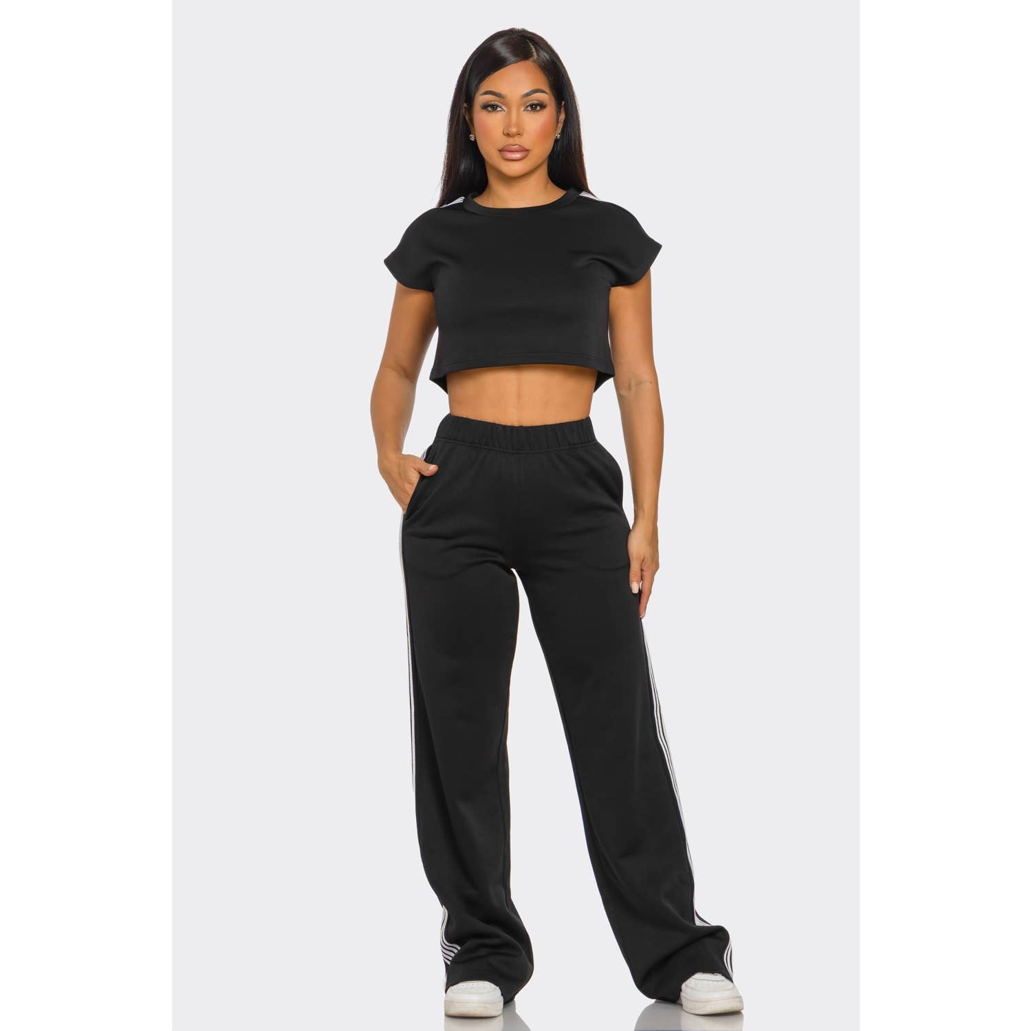 HiteJeans - Vendita all'ingrosso Completo sportivo - Donna - Set con Crop Top e Pantaloni da Tuta2