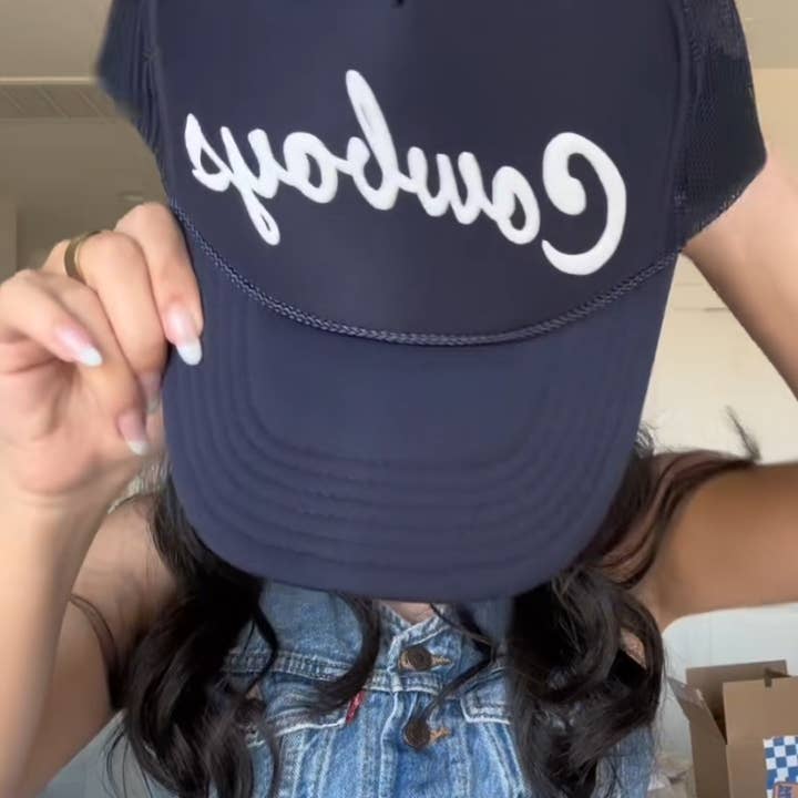 Cappello da cowboy in corsivo estivo, primavera, festa costiera