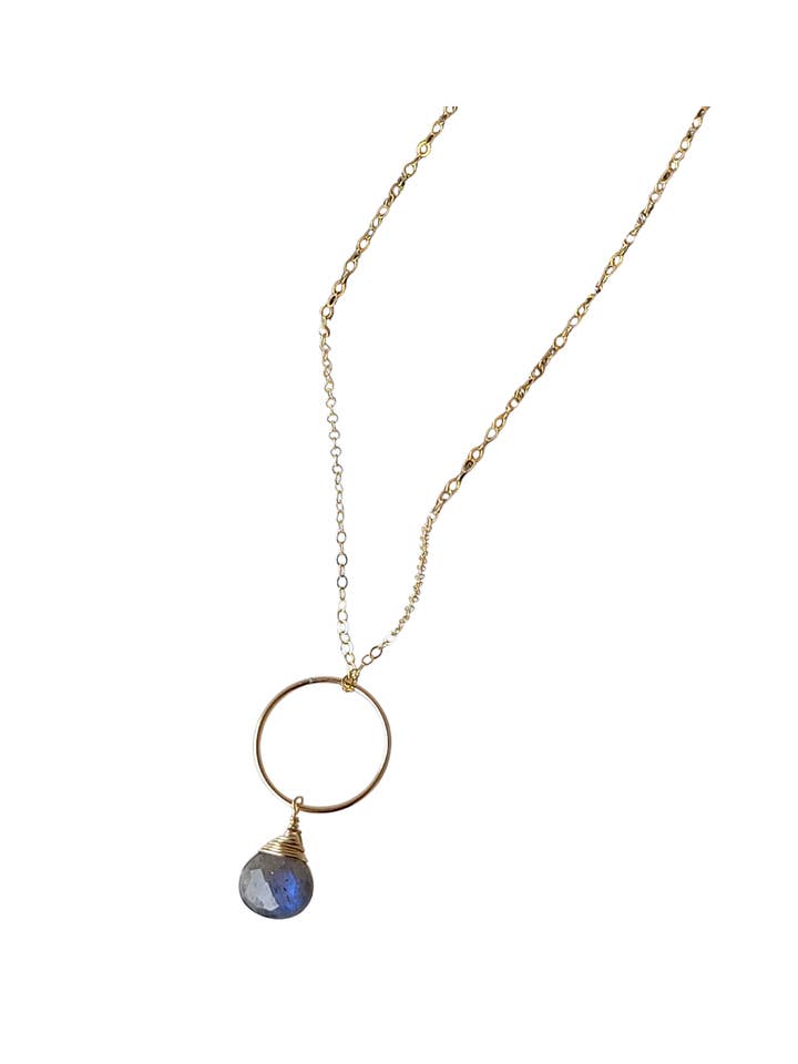 Yuliya Demi Feine Halskette aus Labradorit für den Großhandel von A Blonde and Her Bag