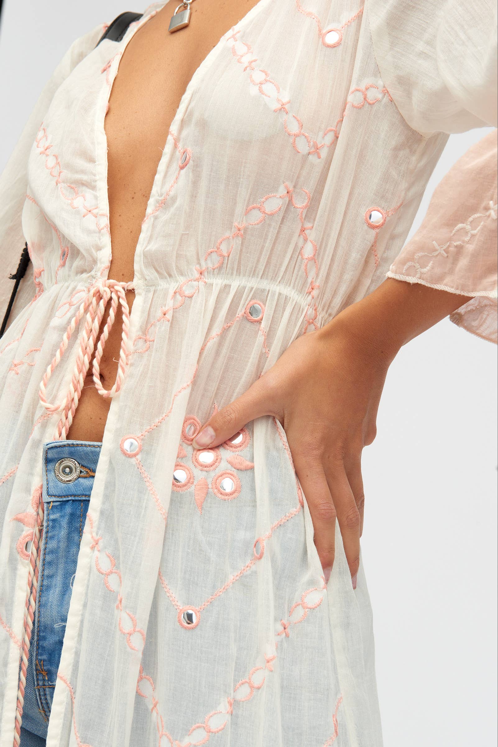 (ROSA - GRÖN AQUA - BEIGE) Lång kimono i 100 % bomull, handbroderad med små speglar för wholesale på Faire3